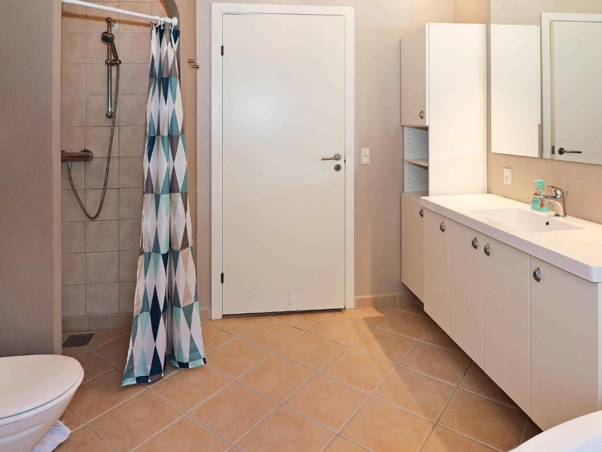 6 Person Holiday Home In Hadsund Odde Zimmer foto