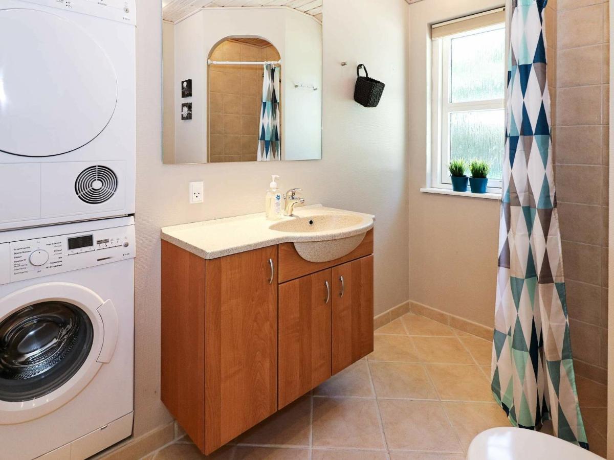 6 Person Holiday Home In Hadsund Odde Zimmer foto